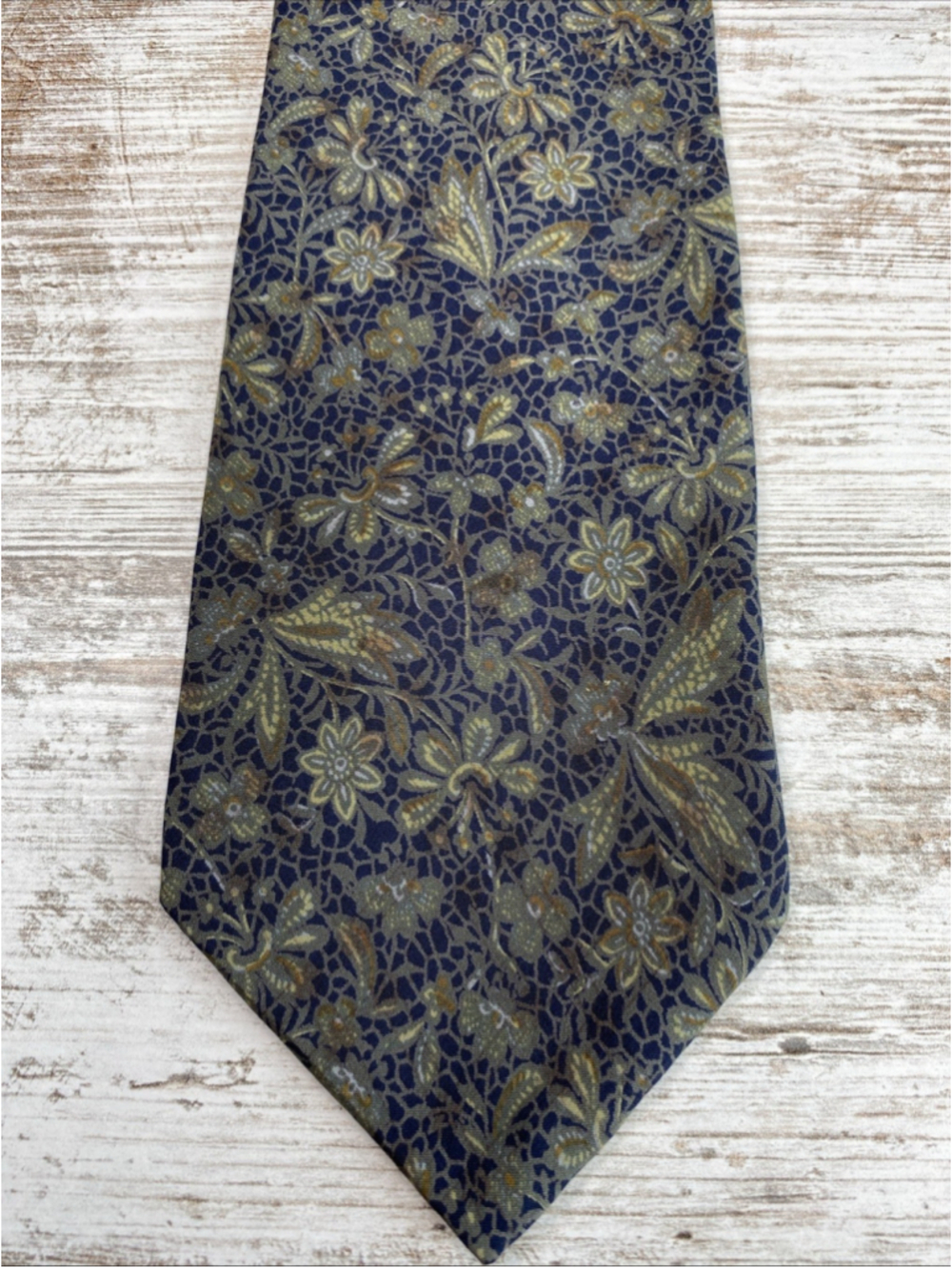 Vintage Fendi Cravatte Silk Tie Floral Navy Blue Gold Made in Italy 57” x 3.75”